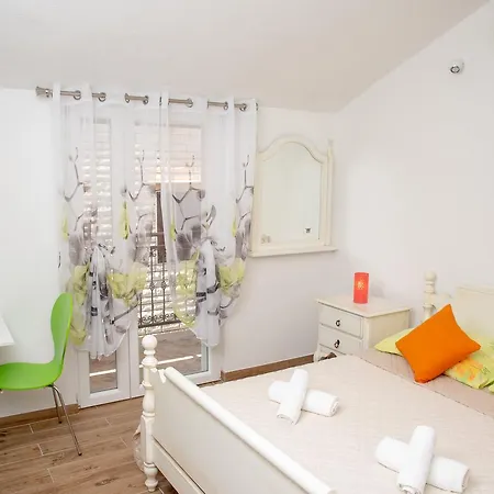 Ariana Apartment